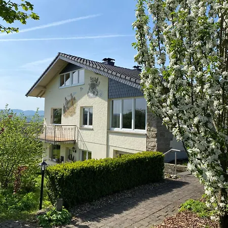 Rhoenschoen Holiday home Rabennest