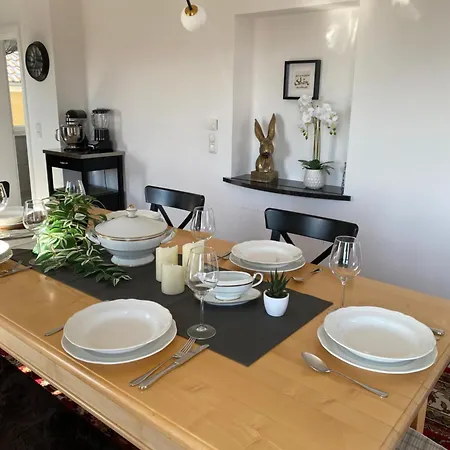 Rhoenschoen Holiday home *
